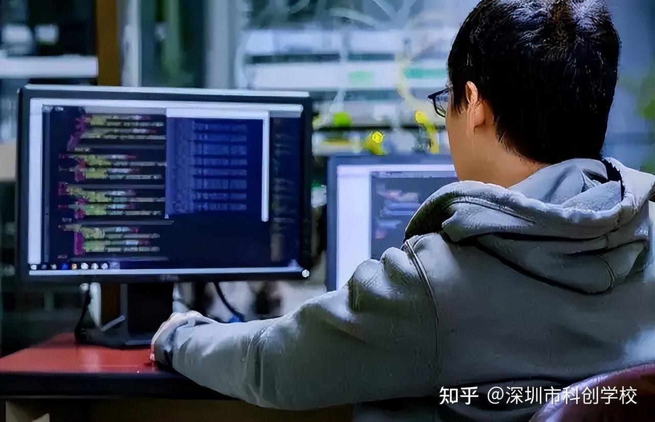 軟件開發培訓 互聯網時代的黑馬職業，就業前景名副其實的高